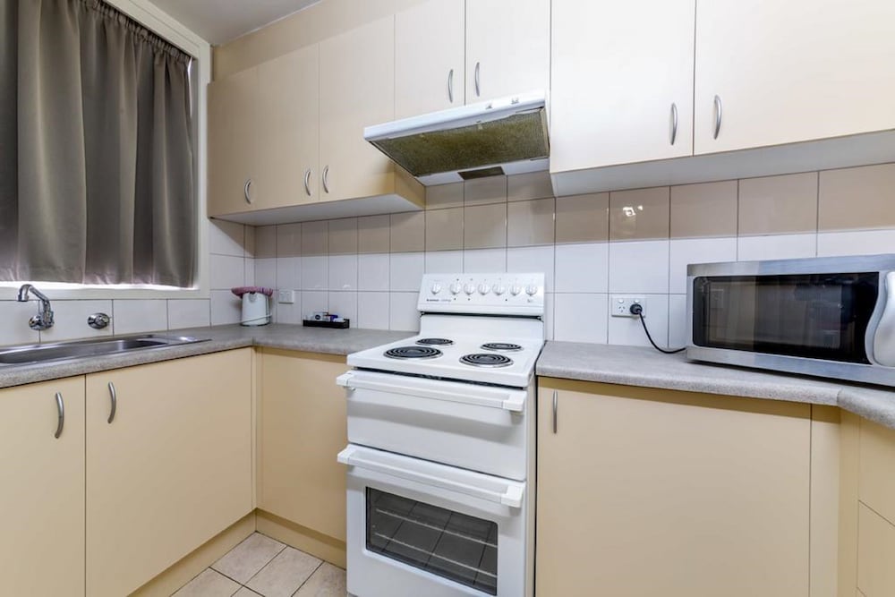 Private kitchen, Melbourne's Princes Park Motor Inn