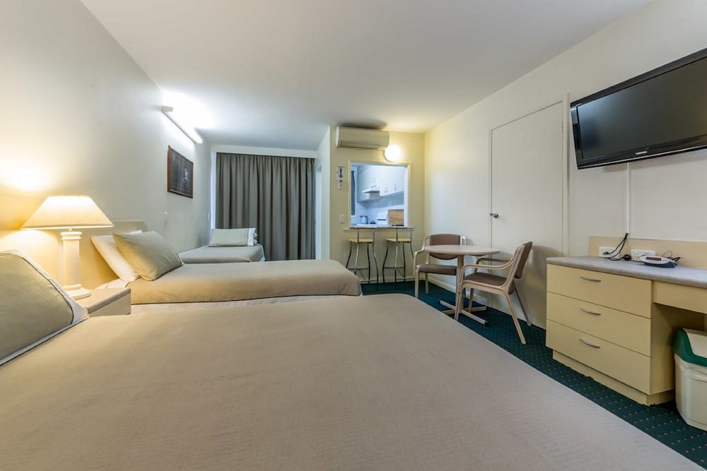 Room, Melbourne's Princes Park Motor Inn