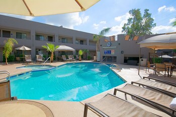Hotel Tempe/Phoenix Airport InnSuites at the Mall