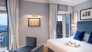 Premium bedding, down comforters, in-room safe, blackout drapes