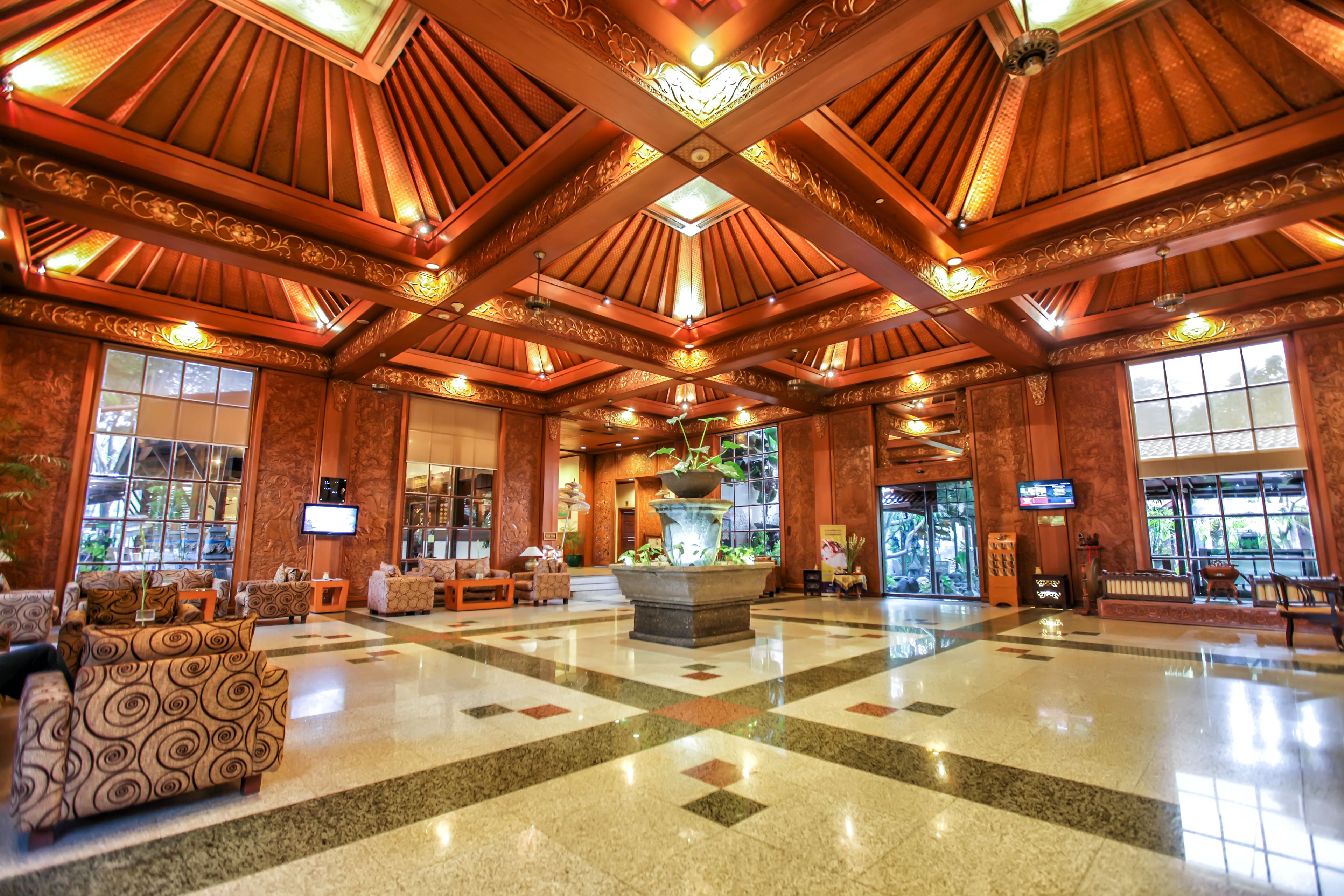 Singgasana Hotel Surabaya, Surabaya | Expedia.co.id