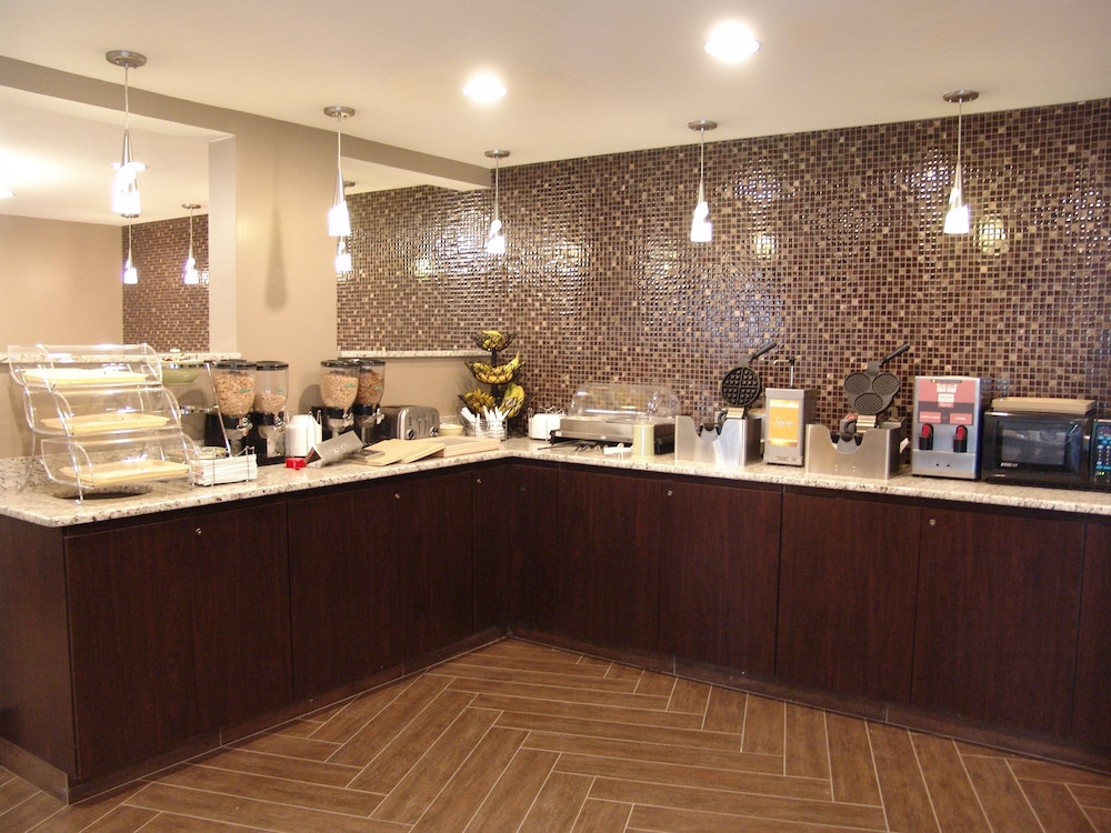 Breakfast area, Quality Inn & Suites Downtown