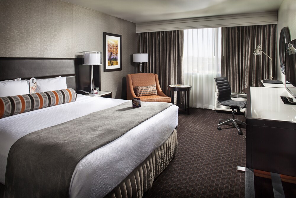 Room Deals for Crowne Plaza Phoenix Airport PHX, Phoenix starting at