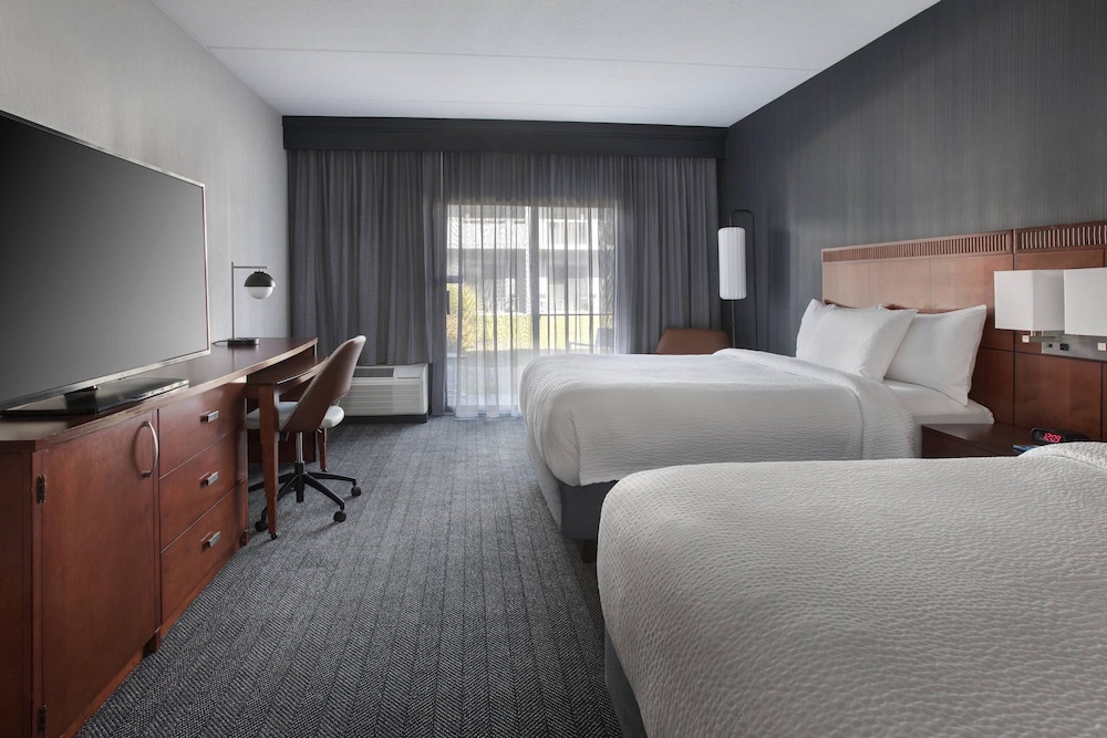 Room, Courtyard by Marriott Poughkeepsie