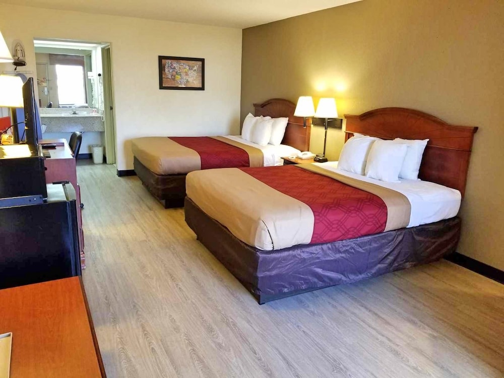 Econo Lodge Inn Suites In Biloxi Hotel Rates Reviews