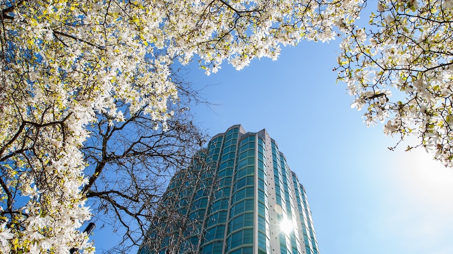 Rosedale On Robson Suite Hotel