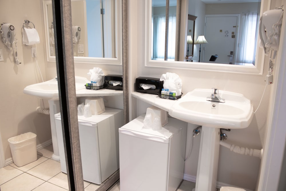 Bathroom sink, King Frederik Inn