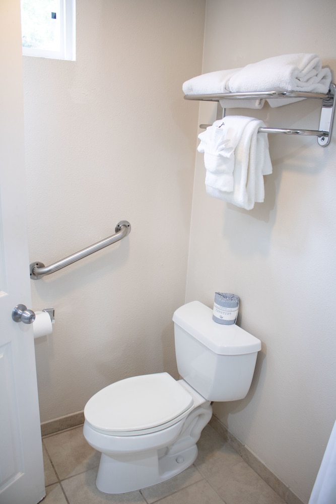 Bathroom, King Frederik Inn