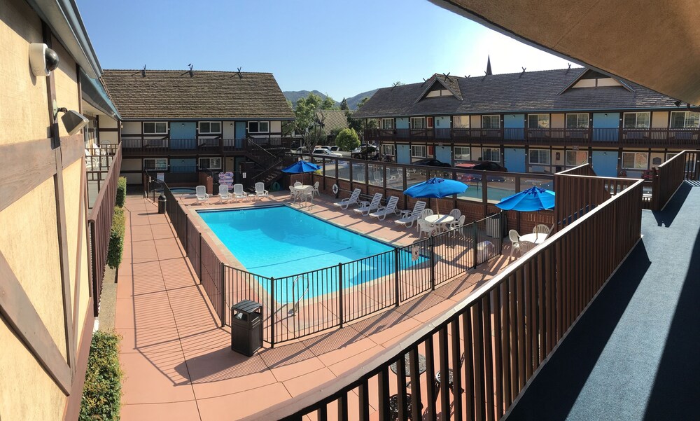 Pool, King Frederik Inn