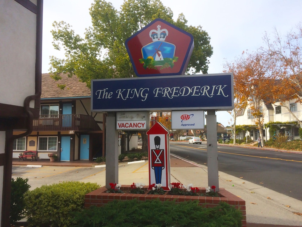 Porch, King Frederik Inn