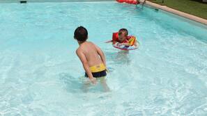 Piscine extérieure (ouverte en saison)