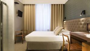 Minibar, coffre-forts dans les chambres, bureau, chambres insonorisées