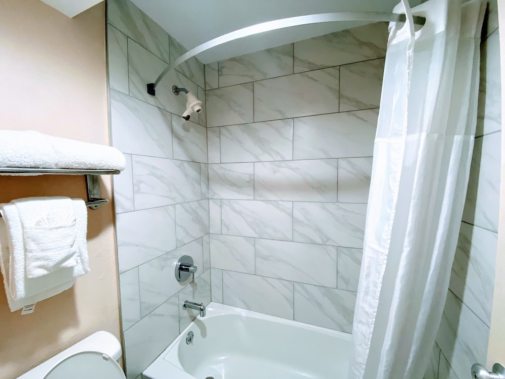 Ramada by Wyndham Harrisonburg in Harrisonburg | Best Rates &amp; Deals on Orbitz