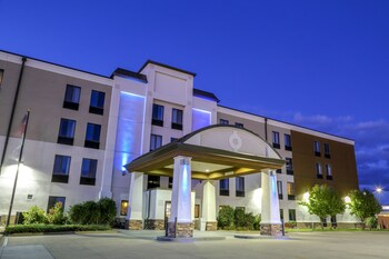Holiday Inn Express Fargo-West Acres