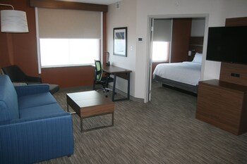Holiday Inn Express Suites Buffalo Downtown Medical Ctr