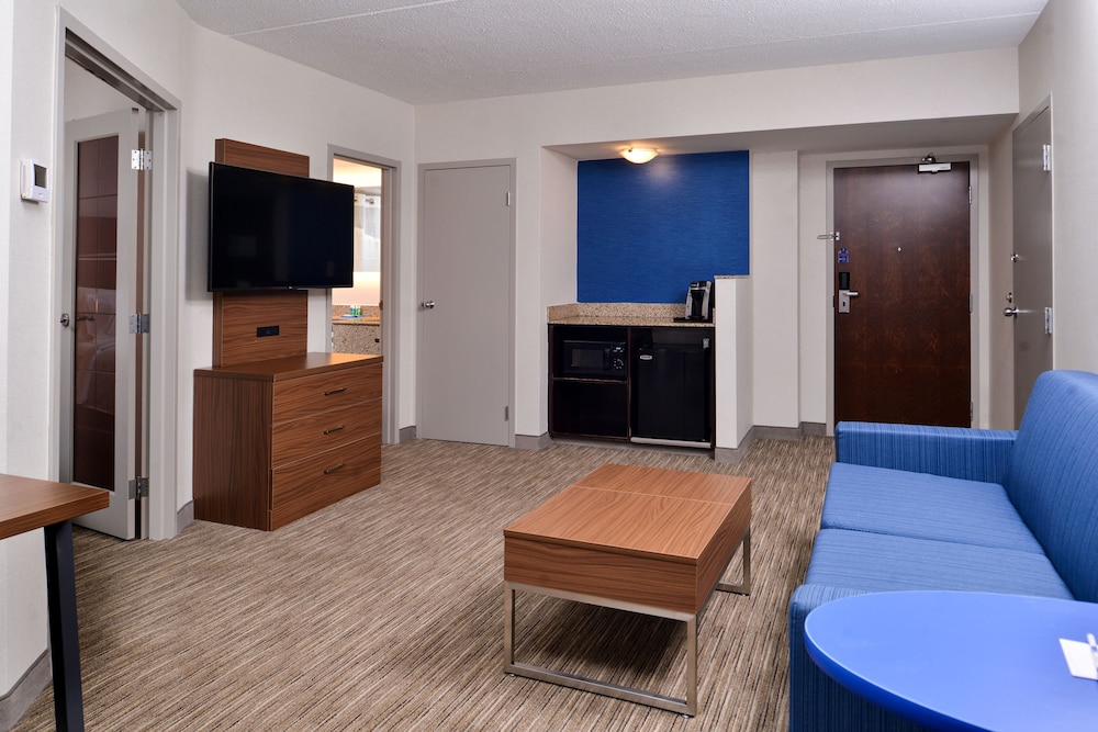 Holiday Inn Express & Suites Buffalo Downtown - Medical CTR, an IHG Hotel