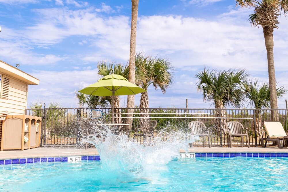 Pool, Surfside Beach Oceanfront Hotel