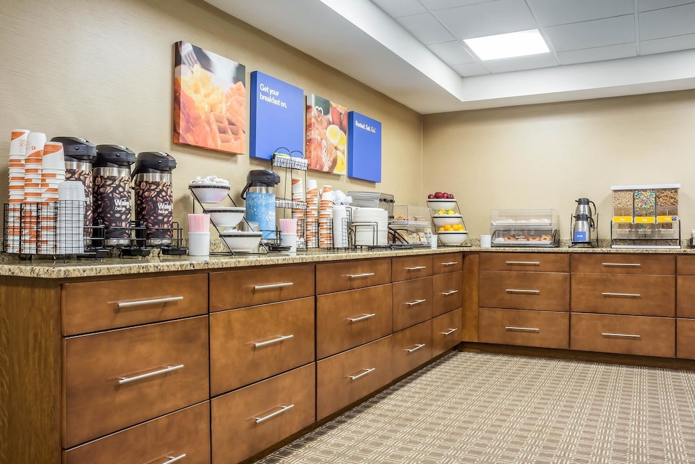 Comfort Inn The Pointe in Niagara Falls Best Rates & Deals on Orbitz