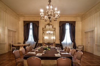 Grand Hotel Baglioni, Florence: $135 Room Prices & Reviews | Travelocity