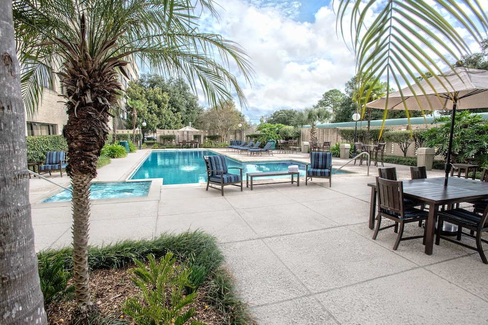 Outdoor pool, Brent House Hotel