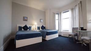 Hypo-allergenic bedding, in-room safe, desk, blackout drapes
