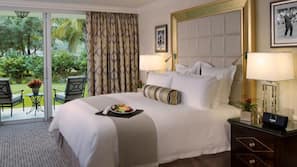 Hypo-allergenic bedding, minibar, in-room safe, desk