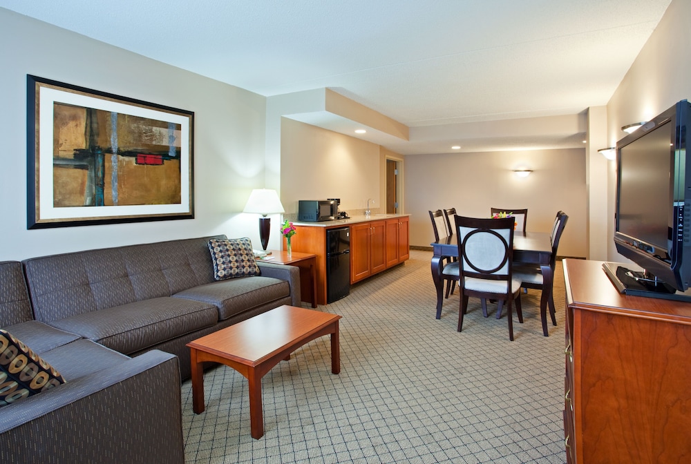 Holiday Inn Hotel & Suites Cincinnati - Eastgate, an IHG Hotel