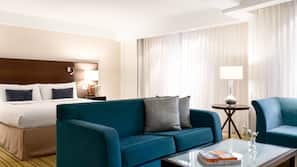 Hypo-allergenic bedding, in-room safe, desk, laptop workspace