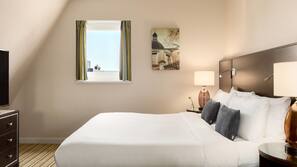 Hypo-allergenic bedding, in-room safe, desk, laptop workspace