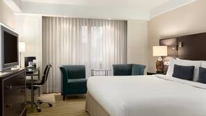 Hypo-allergenic bedding, in-room safe, desk, laptop workspace