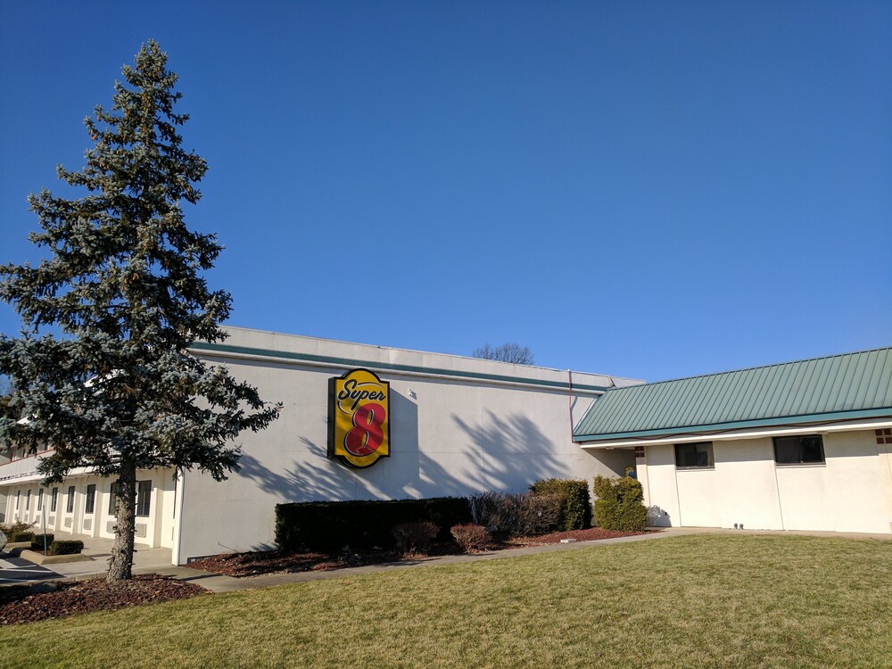 Super 8 Elyria Oh 910 Lorain 44035 Hotel 1 Of 57