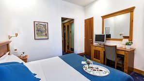 Minibar, una cassaforte in camera, una scrivania, Wi-Fi gratuito