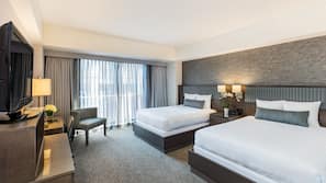 Premium bedding, in-room safe, desk, iron/ironing board