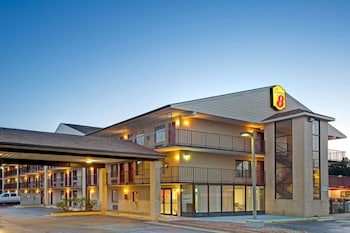 Super 8 by Wyndham Fredericksburg