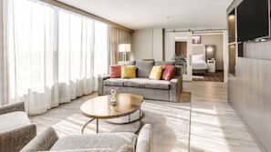 Premium bedding, in-room safe, desk, blackout drapes
