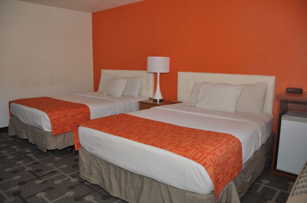 Howard Johnson by Wyndham Roseburg in Roseburg Best Rates & Deals on