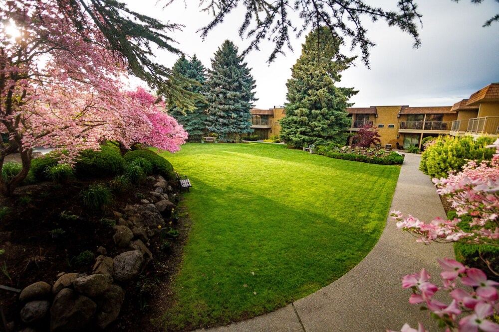 Mirabeau Park Hotel & Convention Center in Spokane  Best Rates & Deals