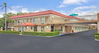 Days Inn by Wyndham Clearwater/Gulf to Bay