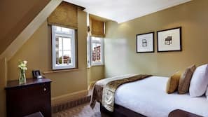 Premium bedding, in-room safe, desk, iron/ironing board