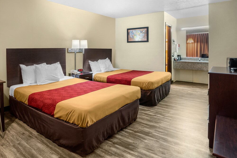 Econo Lodge near Missouri University of Science and Technology