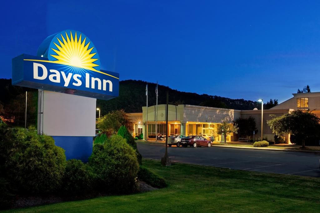 Days Inn by Wyndham Warren in Warren, United States