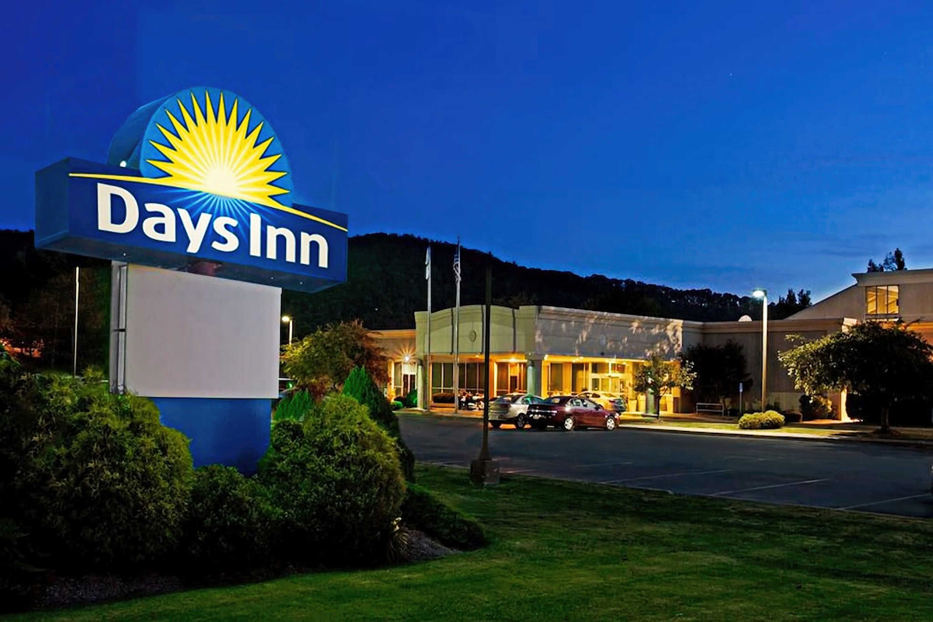 Days Inn By Wyndham Warren In Warren Pa Expedia