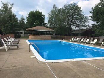 Red Carpet Inn Hazleton Milnesville 86 Room Prices Reviews Travelocity Red Carpet Inn Hazleton Milnesville 86 Room Prices Reviews Travelocity