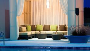 Outdoor pool, pool cabanas (surcharge), pool umbrellas