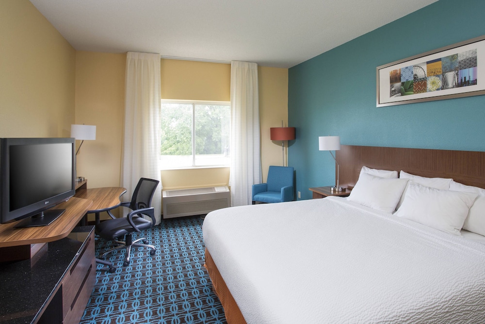 Room, Fairfield Inn & Suites Quincy