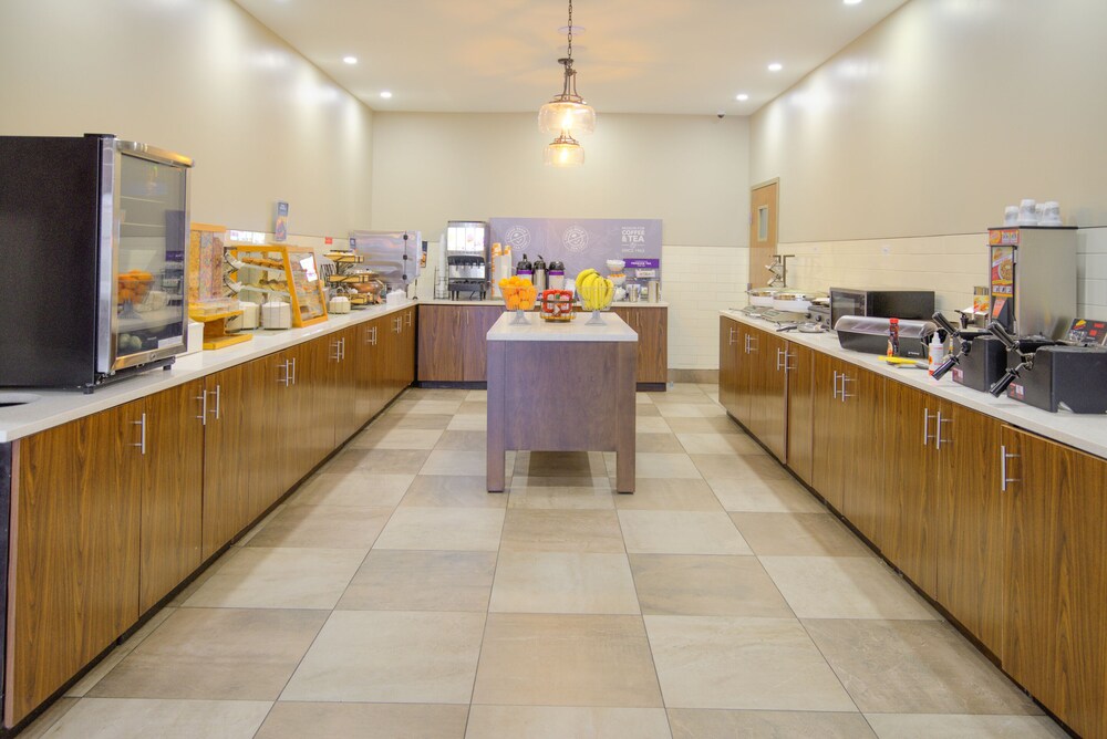 Clarion Pointe Downtown Gatlinburg in Gatlinburg Best Rates & Deals