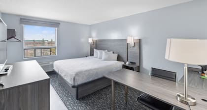 Emerald Hotel & Suites