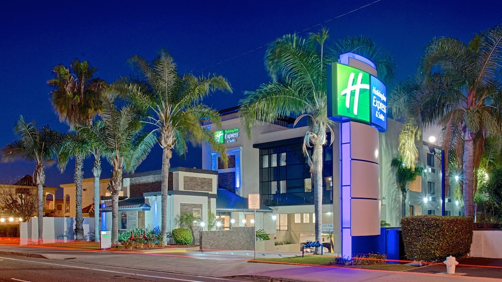 Holiday Inn Express Costa Mesa, an IHG Hotel