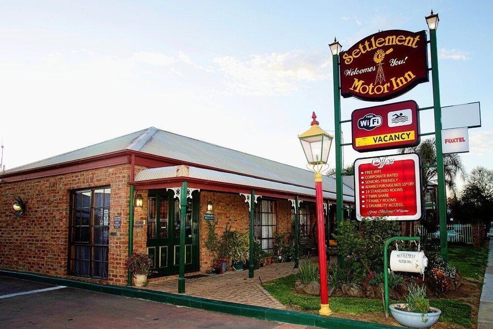 The Settlement Historic Hotel