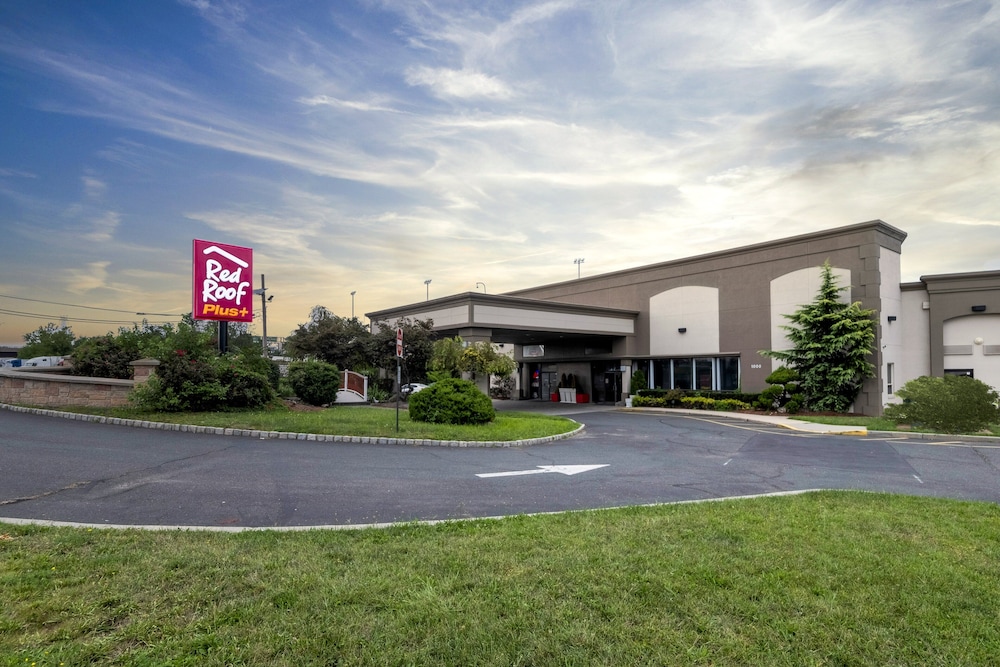 Primary image, Red Roof PLUS+ Newark – Carteret